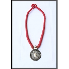 Red Thread Old Look Necklace 